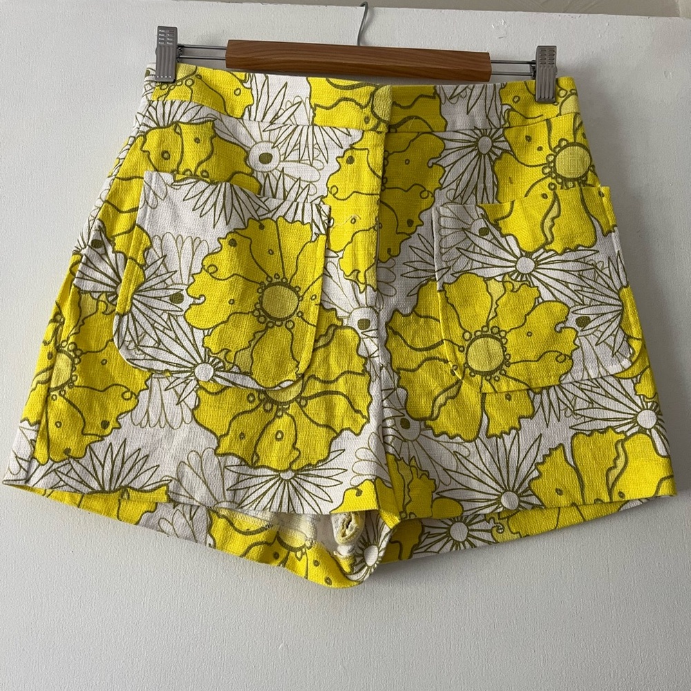 High waist Topshop shorts. Size 10 ( runs small)
